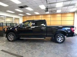 Ford F-150 2022 4x4 Lariat 4 puertas SuperCrew 5.5 pies. Caja corta