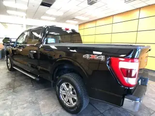 Ford F-150 2022 4x4 Lariat 4 puertas SuperCrew 5.5 pies. Caja corta