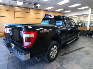 Ford F-150 2022 4x4 Lariat 4 puertas SuperCrew 5.5 pies. Caja corta