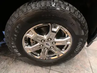 Ford F-150 2022 4x4 Lariat 4 puertas SuperCrew 5.5 pies. Caja corta
