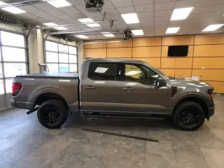 Ford F-150 2024 4x4 XLT 4 puertas SuperCrew 6.5 pies SB