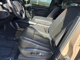 Nissan Titan 2023 4x4 PRO-4X 4 puertas Cabina Crew 5.6 pies. SB