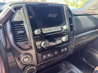 Nissan Titan 2023 4x4 PRO-4X 4 puertas Cabina Crew 5.6 pies. SB