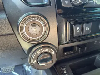 Nissan Titan 2023 4x4 PRO-4X 4 puertas Cabina Crew 5.6 pies. SB