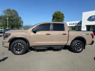 Nissan Titan 2023 4x4 PRO-4X 4 puertas Cabina Crew 5.6 pies. SB