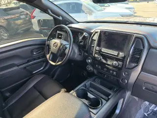 Nissan Titan 2023 4x4 PRO-4X 4 puertas Cabina Crew 5.6 pies. SB