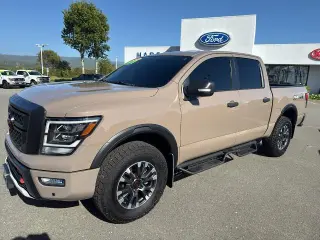 Nissan Titan 2023 4x4 PRO-4X 4 puertas Cabina Crew 5.6 pies. SB