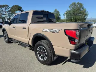 Nissan Titan 2023 4x4 PRO-4X 4 puertas Cabina Crew 5.6 pies. SB