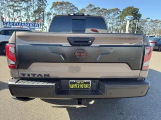 Nissan Titan 2023 4x4 PRO-4X 4 puertas Cabina Crew 5.6 pies. SB
