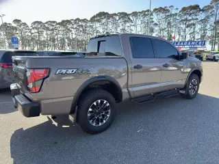 Nissan Titan 2023 4x4 PRO-4X 4 puertas Cabina Crew 5.6 pies. SB