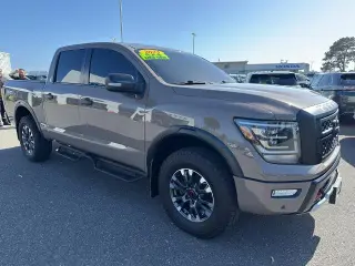 Nissan Titan 2023 4x4 PRO-4X 4 puertas Cabina Crew 5.6 pies. SB