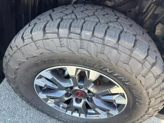 Nissan Titan 2023 4x4 PRO-4X 4 puertas Cabina Crew 5.6 pies. SB