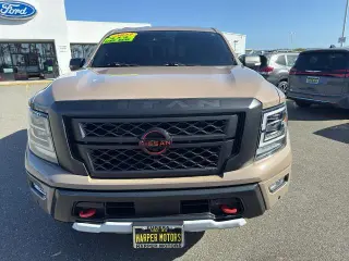 Nissan Titan 2023 4x4 PRO-4X 4 puertas Cabina Crew 5.6 pies. SB