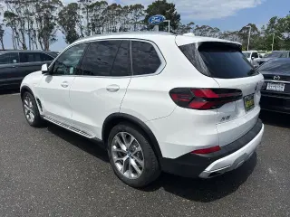 BMW X5 2025 AWD xDrive50e 4 puertas Vehículo Deportivo de Actividad