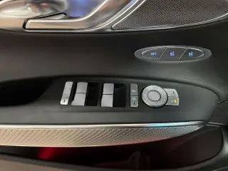 Genesis GV70 2024 AWD 2.5T Estándar 4 puertas SUV