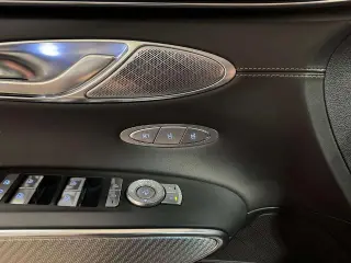 Genesis GV70 2024 AWD 2.5T Estándar 4 puertas SUV