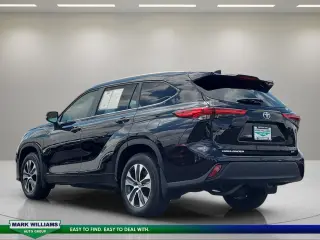 Toyota Highlander Híbrido 2023 AWD XLE 4 puertas SUV