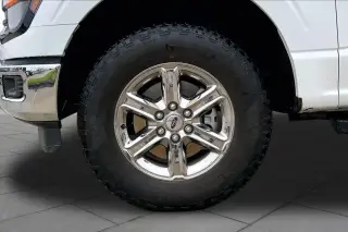 Ford F-150 2025 4x4 XLT 4 puertas SuperCrew 5.5 pies. SB