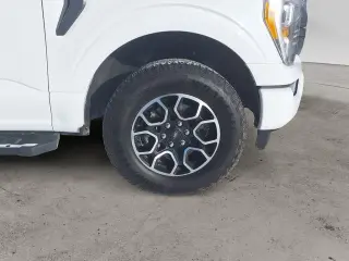 Ford F-150 2023 4x4 XLT 4 puertas SuperCrew 5.5 pies. SB