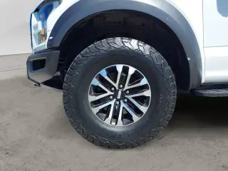 Ford F-150 2019 4x4 Raptor 4 puertas SuperCrew 5.5 pies. Caja corta