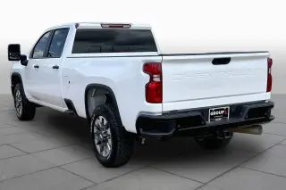 Chevrolet Silverado 2500HD 2024 4x4 Custom 4 puertas Cabina Crew SB