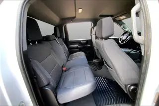 Chevrolet Silverado 2500HD 2024 4x4 Custom 4 puertas Cabina Crew SB