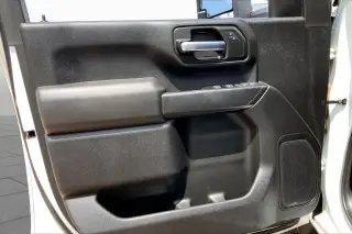 Chevrolet Silverado 2500HD 2024 4x4 Custom 4 puertas Cabina Crew SB
