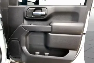 Chevrolet Silverado 2500HD 2024 4x4 Custom 4 puertas Cabina Crew SB