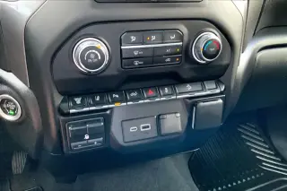 Chevrolet Silverado 2500HD 2024 4x4 Custom 4 puertas Cabina Crew SB