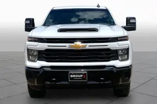 Chevrolet Silverado 2500HD 2024 4x4 Custom 4 puertas Cabina Crew SB