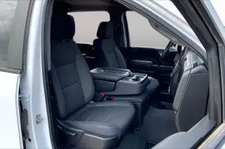 Chevrolet Silverado 2500HD 2024 4x4 Custom 4 puertas Cabina Crew SB