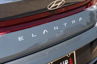 Hyundai ELANTRA 2024 SEL 4 puertas Sedan