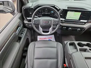 GMC Sierra 1500 2025 4x4 SLT 4 puertas Cabina Crew 5.8 pies. SB