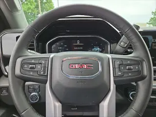 GMC Sierra 1500 2025 4x4 SLT 4 puertas Cabina Crew 5.8 pies. SB
