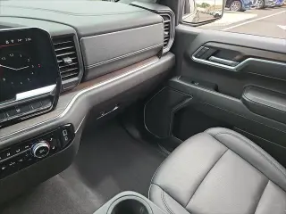 GMC Sierra 1500 2025 4x4 SLT 4 puertas Cabina Crew 5.8 pies. SB