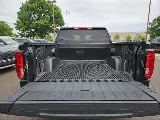 GMC Sierra 1500 2025 4x4 SLT 4 puertas Cabina Crew 5.8 pies. SB
