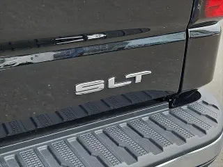 GMC Sierra 1500 2025 4x4 SLT 4 puertas Cabina Crew 5.8 pies. SB