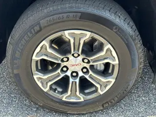 GMC Sierra 1500 2025 4x4 SLT Cabina Crew 4 puertas 5.8 pies. Caja corta