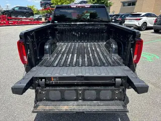 GMC Sierra 1500 2025 4x4 SLT Cabina Crew 4 puertas 5.8 pies. Caja corta