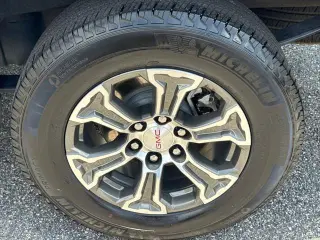 GMC Sierra 1500 2025 4x4 SLT Cabina Crew 4 puertas 5.8 pies. Caja corta