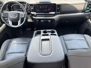 GMC Sierra 1500 2025 4x4 SLT Cabina Crew 4 puertas 5.8 pies. Caja corta