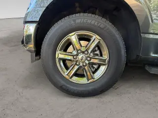 Ford F-150 2025 4x4 XLT 4 puertas SuperCrew 5.5 pies. SB