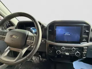 Ford F-150 2025 4x4 XLT 4 puertas SuperCrew 5.5 pies. SB