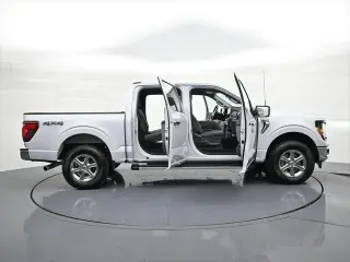 Ford F-150 2025 4x4 XLT 4 puertas SuperCrew 5.5 pies SB