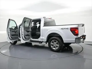 Ford F-150 2025 4x4 XLT 4 puertas SuperCrew 5.5 pies SB