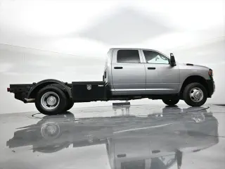 Ram 3500 2024 4x2 Tradesman 4 puertas Cabina de tripulación 172.4 pulg. WB DRW Chasis
