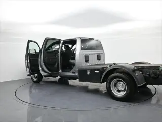 Ram 3500 2024 4x2 Tradesman 4 puertas Cabina de tripulación 172.4 pulg. WB DRW Chasis