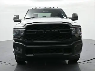 Ram 3500 2024 4x2 Tradesman 4 puertas Cabina de tripulación 172.4 pulg. WB DRW Chasis