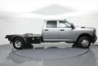 Ram 3500 2024 4x2 Tradesman 4 puertas Cabina de tripulación 172.4 pulg. WB DRW Chasis
