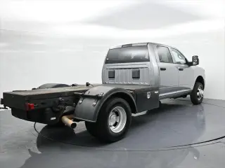 Ram 3500 2024 4x2 Tradesman 4 puertas Cabina de tripulación 172.4 pulg. WB DRW Chasis